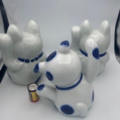 レトロで可愛い！縁起物の陶器製まねき猫たちです。の画像