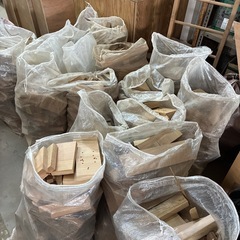 薪にどうぞ！家具製作の端材(広葉樹、針葉樹)の画像