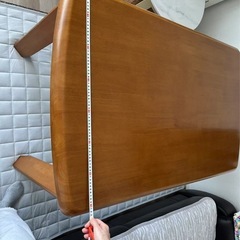 ダイニングテーブルの画像
