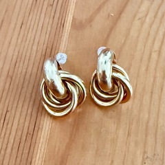 【新品】おしゃれなピアスの画像