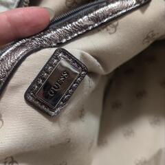 GUESSリュックの画像