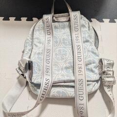 GUESSリュックの画像
