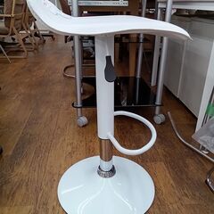 ★リユースのサカイ水戸店★  カウンターチェア ホワイト H×D×W クリーニング済み MT4906の画像