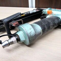 現状品 日立工機 50mm 仕上釘打機 NT50AC ピストンリング式 ケース付き エアーツール 工具 HITACHI 苫小牧西店の画像