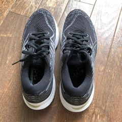 ランニングシューズ
の画像