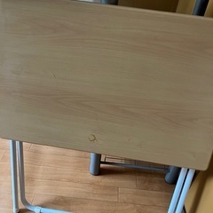 折りたたみテーブルの画像