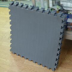 ジョイントマット 筋トレ 大判 60×60cm 4枚セット グレー ジョイント式 トレーニング 宅トレ ホームジム フロアマット 札幌市 清田区 平岡の画像