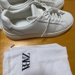 ZARA スニーカーの画像