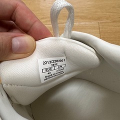 ZARA スニーカーの画像