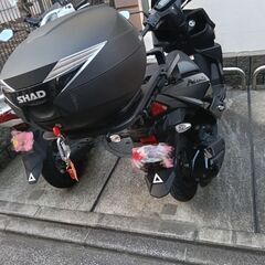 SHAD（シャッド）製 SH39 リアボックス（容量39L）  R-SPACE製 リアキャリア（スズキ アヴェニス125専用 / 最大積載量10kg）の画像