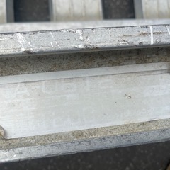 東海アルコック 0.6t NA-0812 8尺用 アルミブリッジ　積載荷重1,200Kg 全長2470 有効幅300 歪みあり 2本セット 中古品 ③の画像