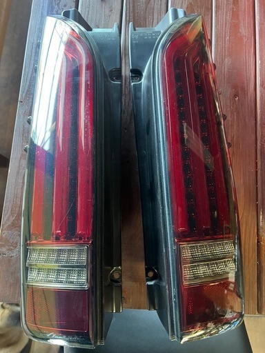 ハイエース用　バレンティテールランプ