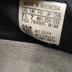 0715-028 adidas スニーカーの画像