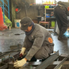 ▼正社員：鉄骨加工溶接の作業員【未経験OK】▼ 昇給は年4回！3ヶ月に1度のチャンスがある会社◎ 役職に就くチャンスも！頑張りが評価される環境◎ 実働7時間×定時退社！ワークライフバランスが良い◎の画像