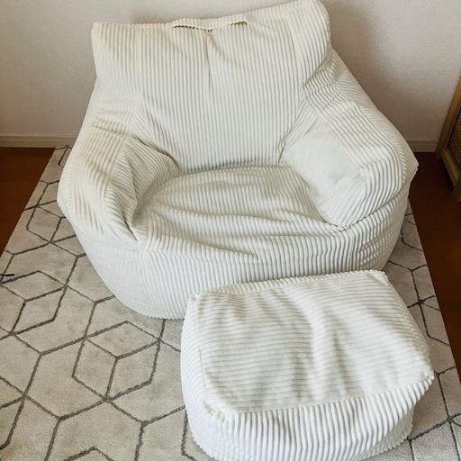 Little Rooms / HUGME 1人掛けビーズソファ Ivory オットマン付き