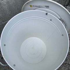 IKEA イケア KNODD クノッド ふた付き容器　ホワイト 40 Lの画像