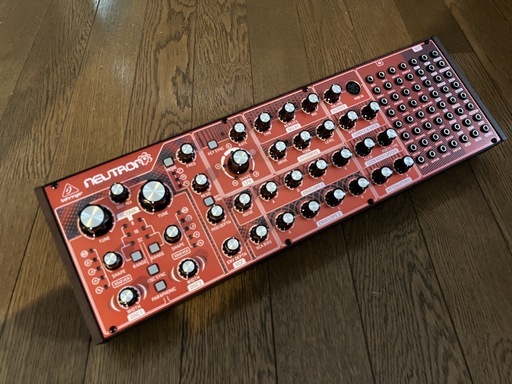 BEHRINGER ( ベリンガー ) / NEUTRON　セミモジュラー・アナログシンセ