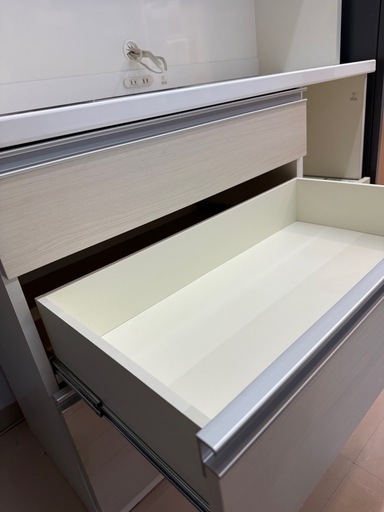 美原店 スライド扉 キッチンボード ホワイト 食器棚　コンセント付き