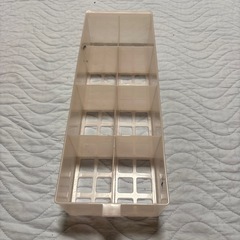 キッチンスケール 2kgと仕分けケースの画像