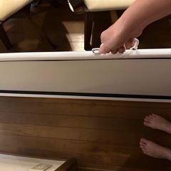 プロジェクタースクリーン吊るすタイプ104インチの画像