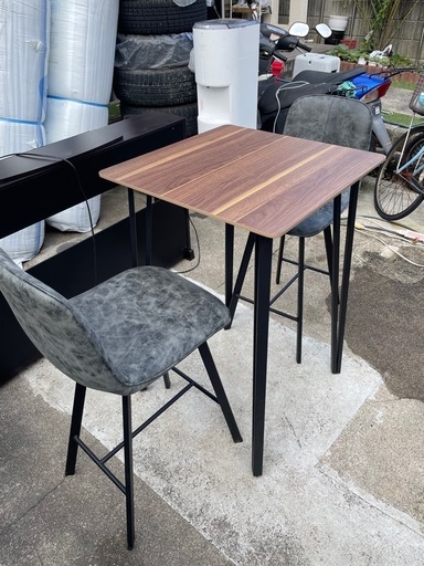 ニトリ、モラドシリーズのカウンターテーブルとハイチェアのセット