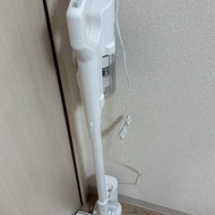 アイリスオーヤマ　コードレス掃除機　SCD-122P-W