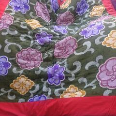 【断捨離中‼️あげます‼️】　昭和レトロ　掛け布団　和柄　花柄　赤地に緑　大奥にある布団みたいの画像