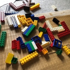 ダイヤブロックと積み木の画像