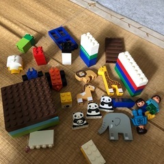 ダイヤブロックと積み木の画像