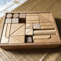ダイヤブロックと積み木の画像