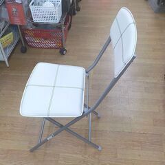 ② ニトリ 折りたたみチェア ラパーマ 幅39cm 奥行55cm 高さ83cm ホワイト 椅子 イス 札幌 西岡店の画像