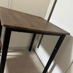 2人用ダイニングテーブルの画像