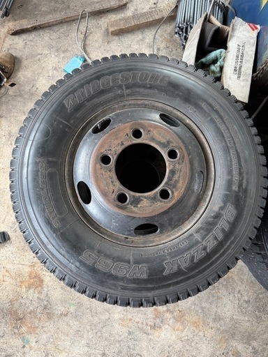 トラック用　タイヤ　6本