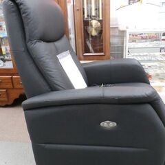 ニトリ 電動リクライニングチェア コンフェ ブラック 牛皮 幅76×奥行90×高さ105cm 無段階調整 1人掛けソファ 西岡店の画像