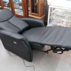 ニトリ 電動リクライニングチェア コンフェ ブラック 牛皮 幅76×奥行90×高さ105cm 無段階調整 1人掛けソファ 西岡店の画像