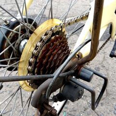 サビ多数 26インチ 自転車 6段変速 クリーム/イエロー系 カゴ・ライト付き カギ×1 ママチャリ 札幌市 中央区 南12条の画像