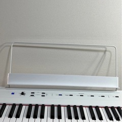 【88鍵電子ピアノ】ALESIS RECITAL ホワイト 付属品多数の画像