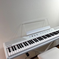 【88鍵電子ピアノ】ALESIS RECITAL ホワイト 付属品多数の画像