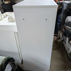 K キャビネット 書庫 ３枚引戸型 上段用（HTM-109RS-W9）カギ１本付 イトーキ（ITOKI）【中古】ホワイトの画像
