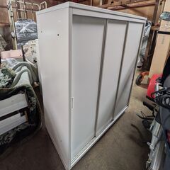 K キャビネット 書庫 ３枚引戸型 上段用（HTM-109RS-W9）カギ１本付 イトーキ（ITOKI）【中古】ホワイトの画像