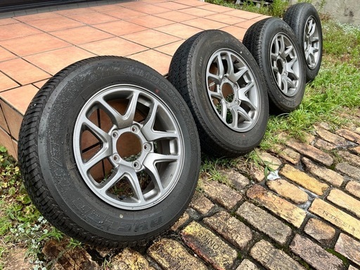 JB64 ジムニーの純正タイヤ&ホイール　175/80/R16