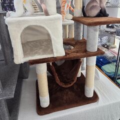 【お値下げ特価♪】コンパクトでも充実！三毛猫カラーのキャットタワー♪の画像