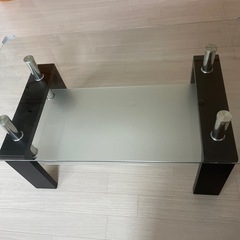 ガラステーブルの画像