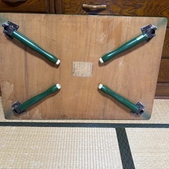 折りたたみテーブルの画像