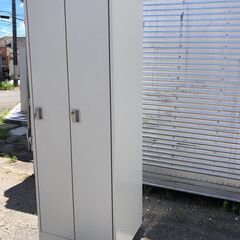  高■14484■okamura 4572FZ Z13 JOIFA308 オカムラ ロッカー 鍵付き 2人用 スチール製 オフィス家具 収納の画像