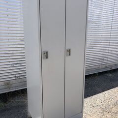  高■14484■okamura 4572FZ Z13 JOIFA308 オカムラ ロッカー 鍵付き 2人用 スチール製 オフィス家具 収納の画像