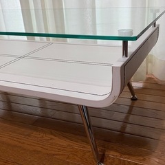 ガラステーブルの画像