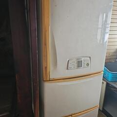 タンス、冷蔵庫の画像