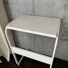 IKEA サイドテーブルの画像