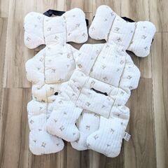 【美品】ベビーカーシート　ミモザ柄の画像